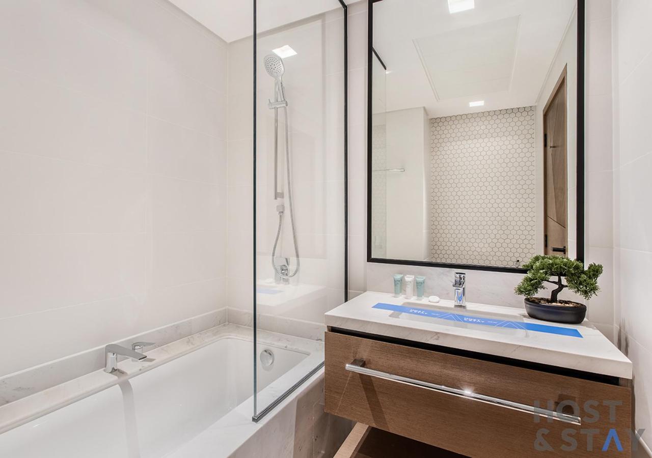 2-br Getaway At Palace Residences, Creek Dubai