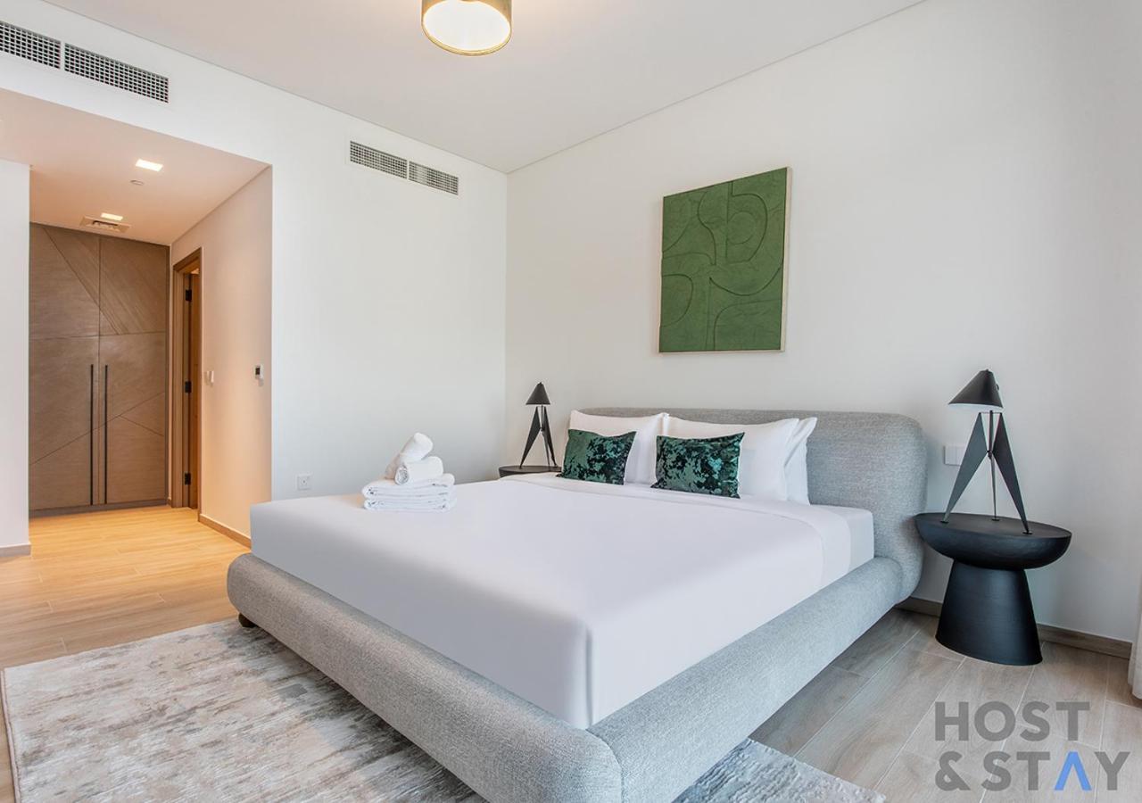 Apartment 2-br Getaway At Palace Residences, Creek Dubai